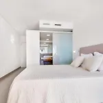 Ocean & Pool View 3-bedroom Apt. 马拉加