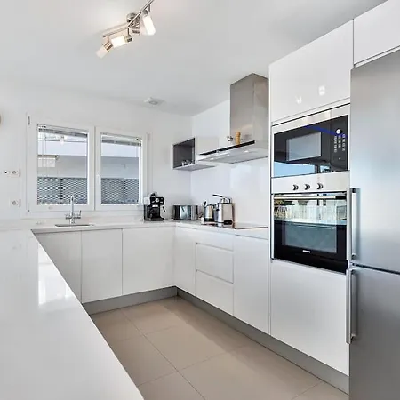 Ocean & Pool View 3-bedroom Apt. 公寓 *