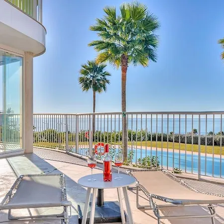 Ocean & Pool View 3-bedroom Apt. * Malaga