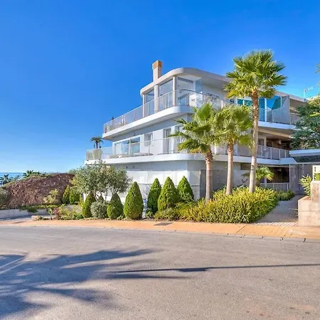 Ocean & Pool View 3-bedroom Apt. * Malaga